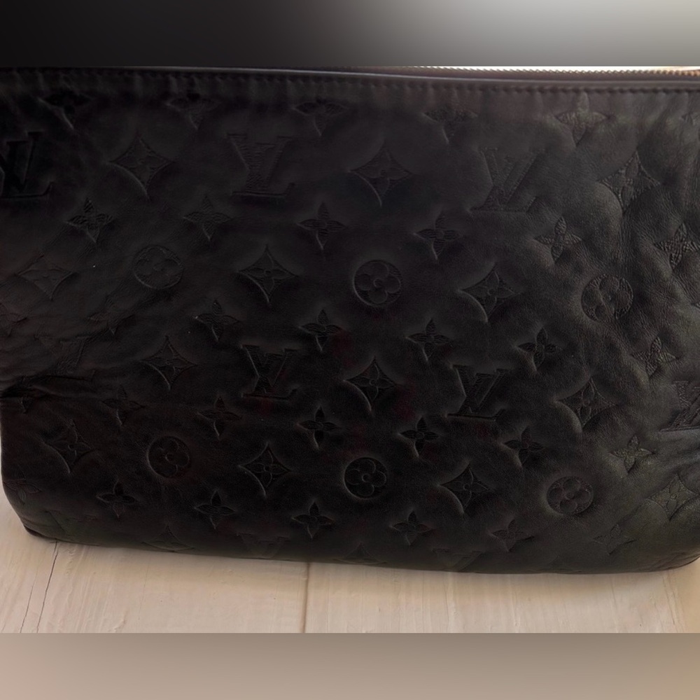 Louis Vuitton Black Coussin MM - Picture 3 of 12